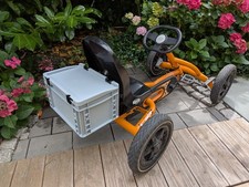 Box / Kiste mit Halterung für