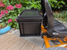 Box / Kiste mit Halterung für